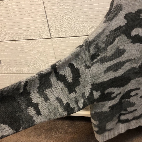 American eagle crew neck! - Picture 3 of 4